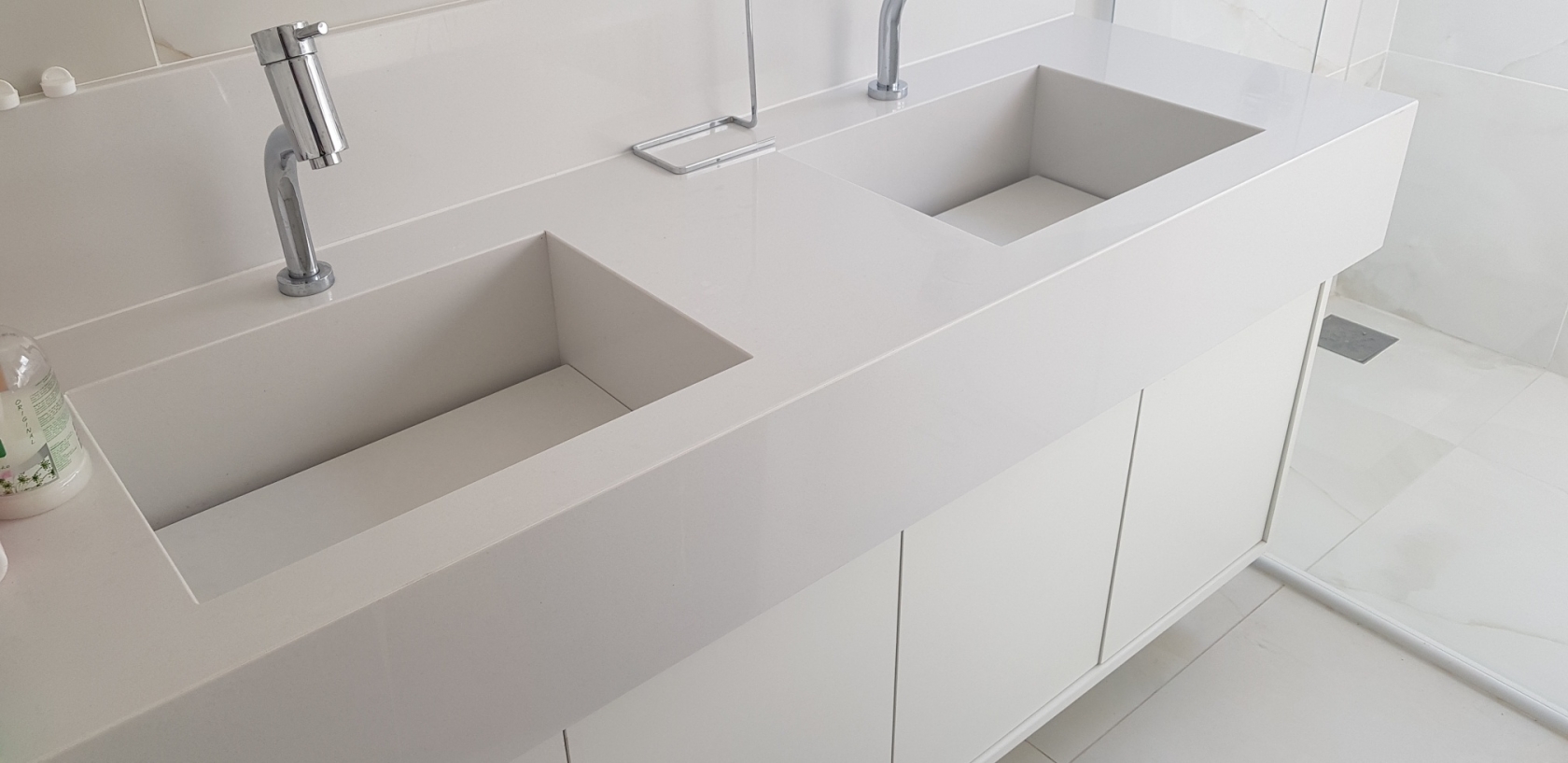 gabinete de banheiro